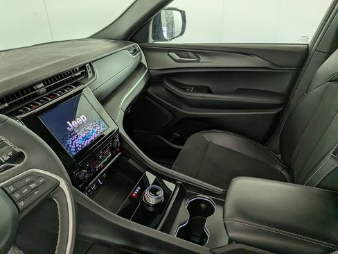Certified 2025 Jeep Grand Cherokee Altitude AWD/4WD image 29