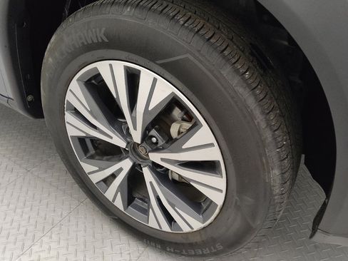 Used 2023 Nissan Rogue SV FWD image 31