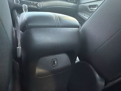 Used 2024 Nissan Sentra SV image 25