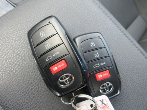 Used 2025 Toyota Camry XSE image 29