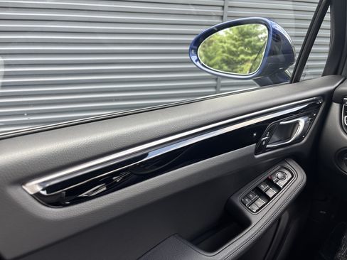 Certified 2026 Porsche Macan AWD/4WD image 27