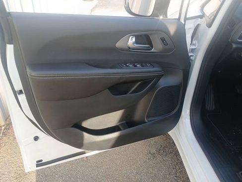 New 2026 Chrysler Pacifica Select image 48