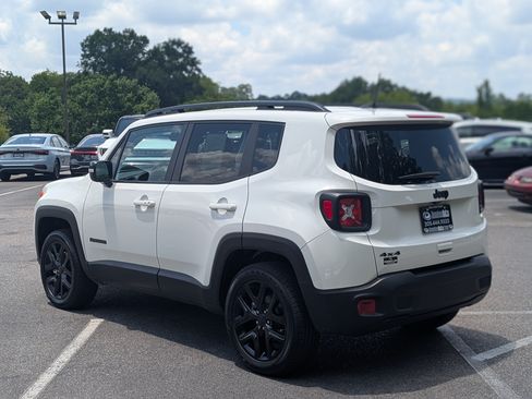 Used 2023 Jeep Renegade Altitude AWD/4WD image 7