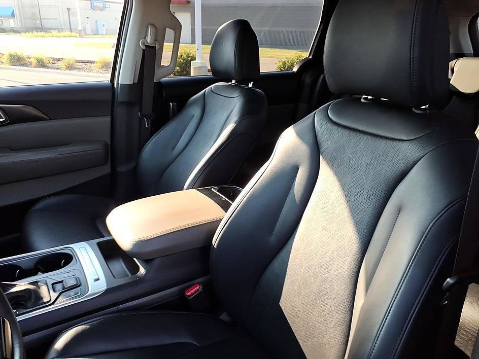 Used 2025 Kia Carnival FWD image 14