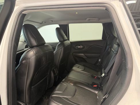 Used 2019 Jeep Cherokee Latitude Plus w/ Cold Weather Group AWD/4WD image 15