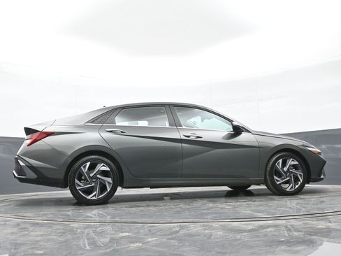 Certified 2024 Hyundai Elantra Limited image 44