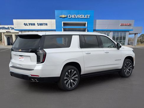 New 2025 Chevrolet Suburban High Country image 8