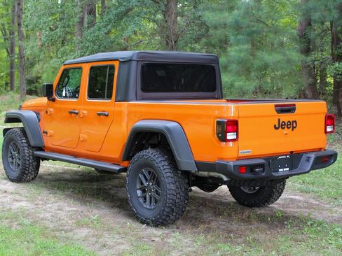 New 2025 Jeep Gladiator Sport image 6