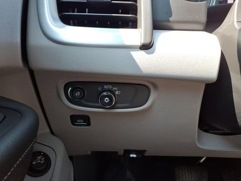 Used 2023 GMC Terrain SLE w/ Driver Convenience Package AWD/4WD image 13