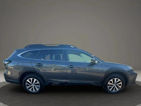 Used 2023 Subaru Outback Premium AWD/4WD image 4