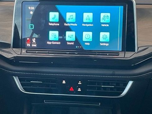 Used 2025 Volkswagen Atlas SE FWD image 13