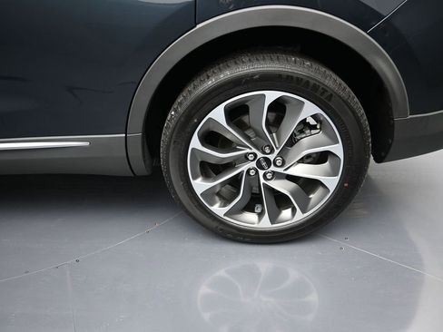 Used 2023 Lincoln Nautilus Reserve image 10