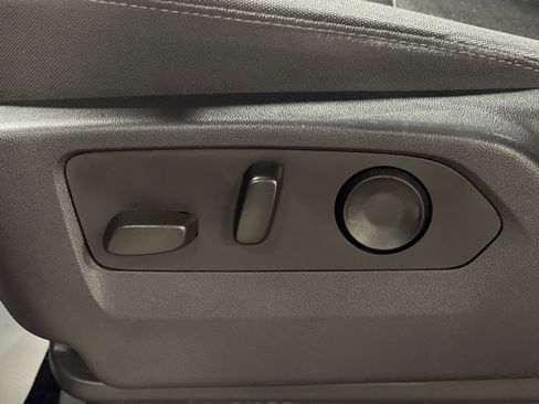 Used 2023 GMC Sierra 1500 Elevation image 12