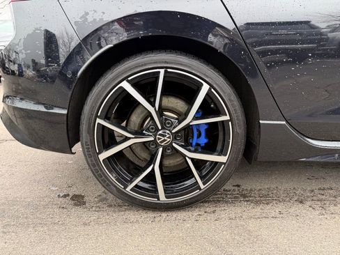 Used 2022 Volkswagen Golf R image 25