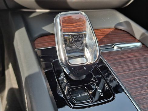 Used 2023 Volvo XC60 B5 Ultimate w/ Climate Package image 14