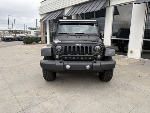 Used 2015 Jeep Wrangler Unlimited Sahara w/ Connectivity Group image 4