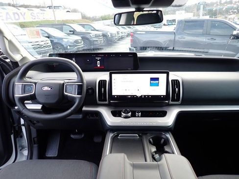 Used 2025 Ford Expedition Active image 22