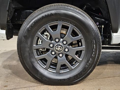 Certified 2025 Toyota 4Runner SR5 AWD/4WD image 17