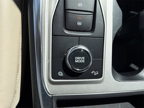 Used 2022 Ford Explorer XLT w/ Equipment Group 202A image 30