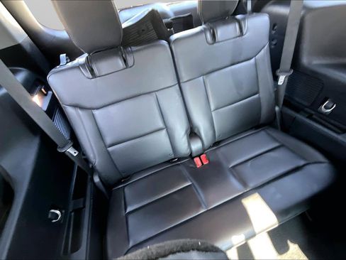Used 2023 Ford Explorer XLT w/ Equipment Group 202A AWD/4WD image 19