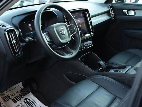 Used 2025 Volvo XC40 B5 Core image 15