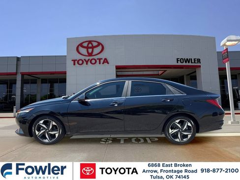 Used 2023 Hyundai Elantra Limited FWD image 2