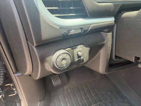 Used 2016 Chevrolet Traverse LT w/ Style and Technology Package FWD image 16
