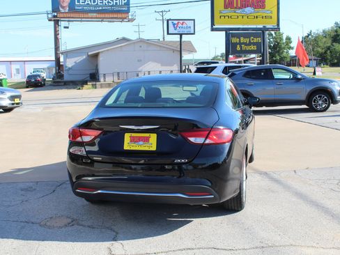 Used 2015 Chrysler 200 Limited FWD image 3