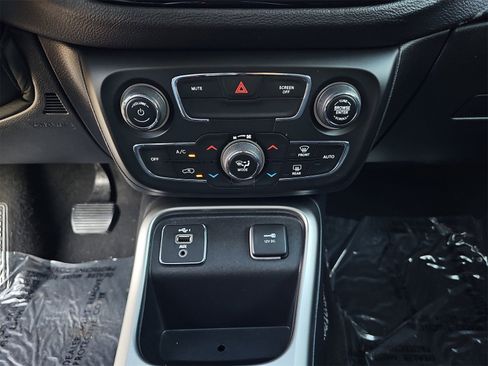 Used 2021 Jeep Compass Latitude w/ Convenience Group image 24