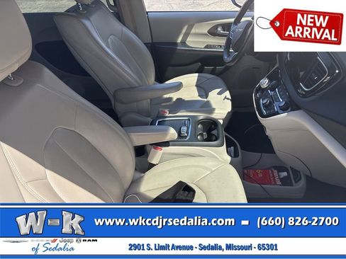 Used 2019 Chrysler Pacifica Touring-L Plus w/ Advanced Safetytec Group FWD image 10