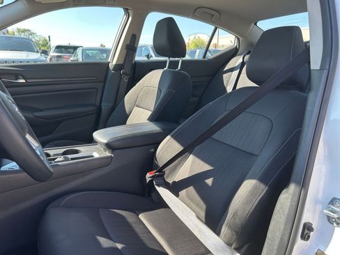Used 2025 Nissan Altima 2.5 SV FWD image 31