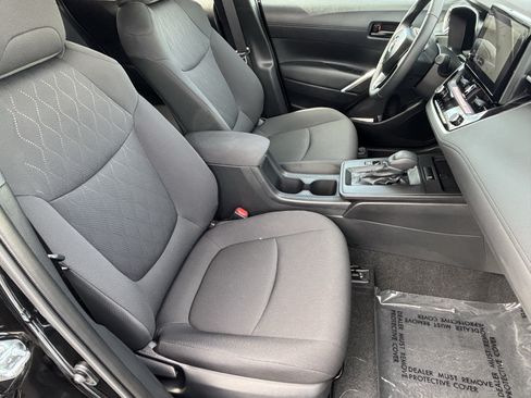 Used 2026 Toyota Corolla Cross LE w/ Moonroof Package FWD image 10