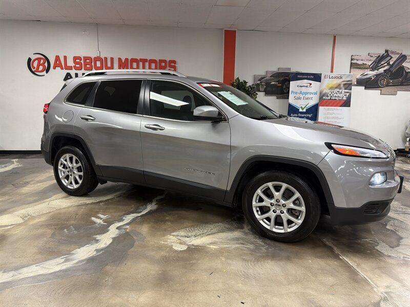 Used 2018 Jeep Cherokee Latitude Plus w/ Comfort/Convenience Group FWD image 15