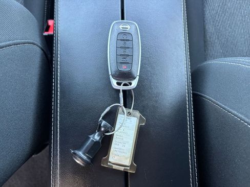 Used 2024 Nissan Rogue SV image 22