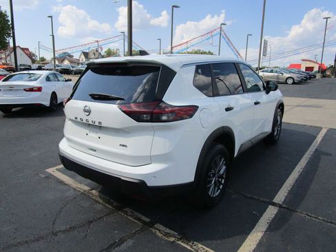 Used 2024 Nissan Rogue S image 5