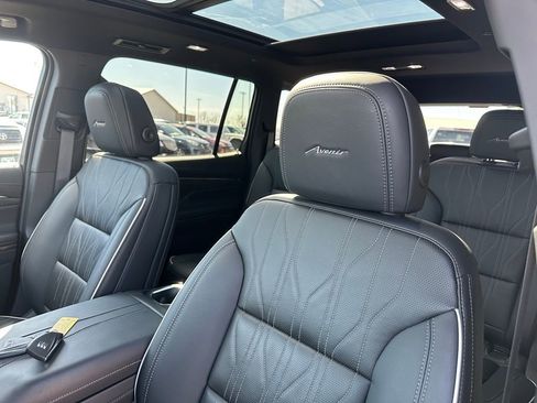 Used 2025 Buick Enclave Avenir w/ Super Cruise Package image 13