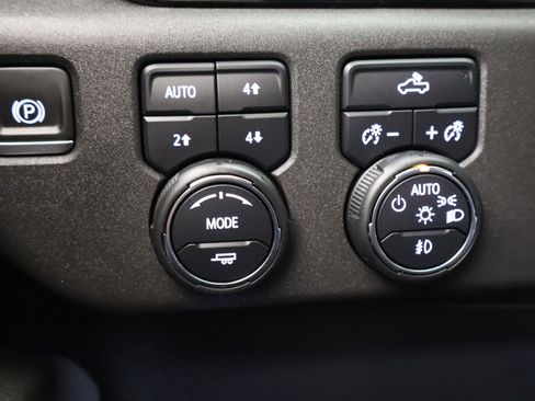 Used 2023 Chevrolet Silverado 1500 LT Trail Boss w/ Protection Package image 33