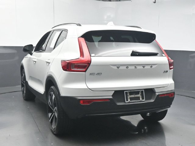 Used 2025 Volvo XC40 B5 Ultra AWD/4WD image 6