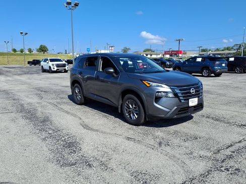 Used 2024 Nissan Rogue S AWD/4WD image 3