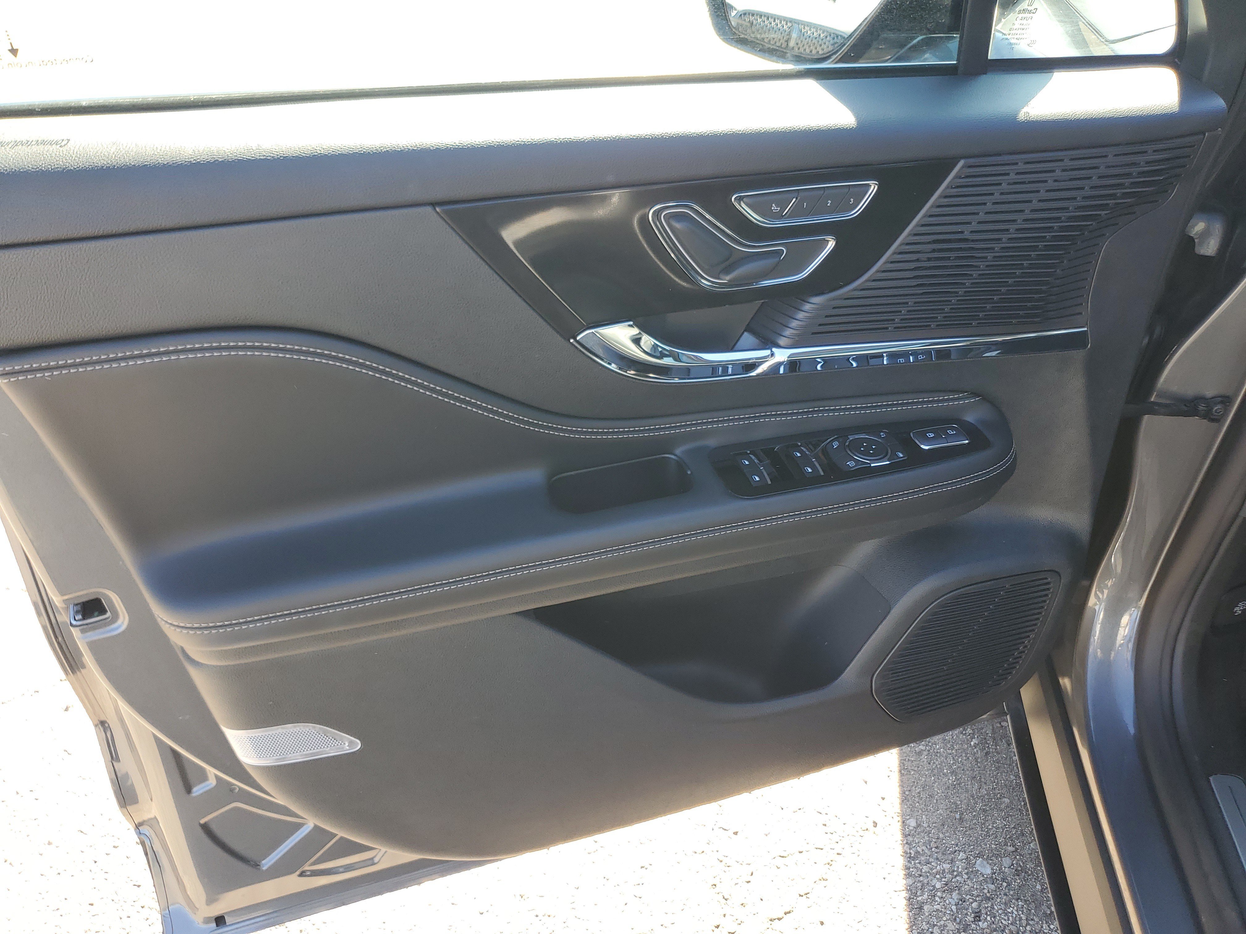 Used 2022 Lincoln Corsair AWD w/ Premium Package image 10