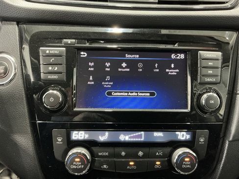 Used 2019 Nissan Rogue SV image 10