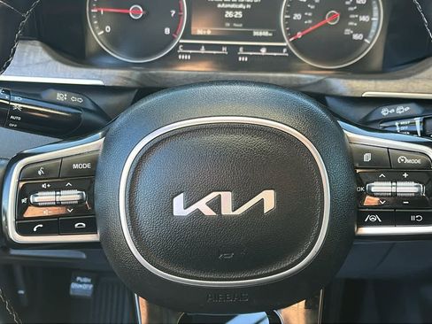 Used 2023 Kia Sorento S image 13