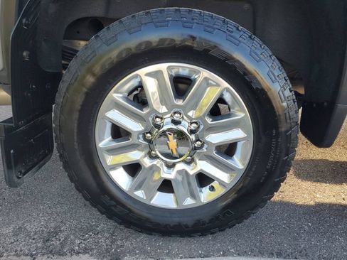 Used 2024 Chevrolet Silverado 2500 High Country w/ Technology Package AWD/4WD image 5