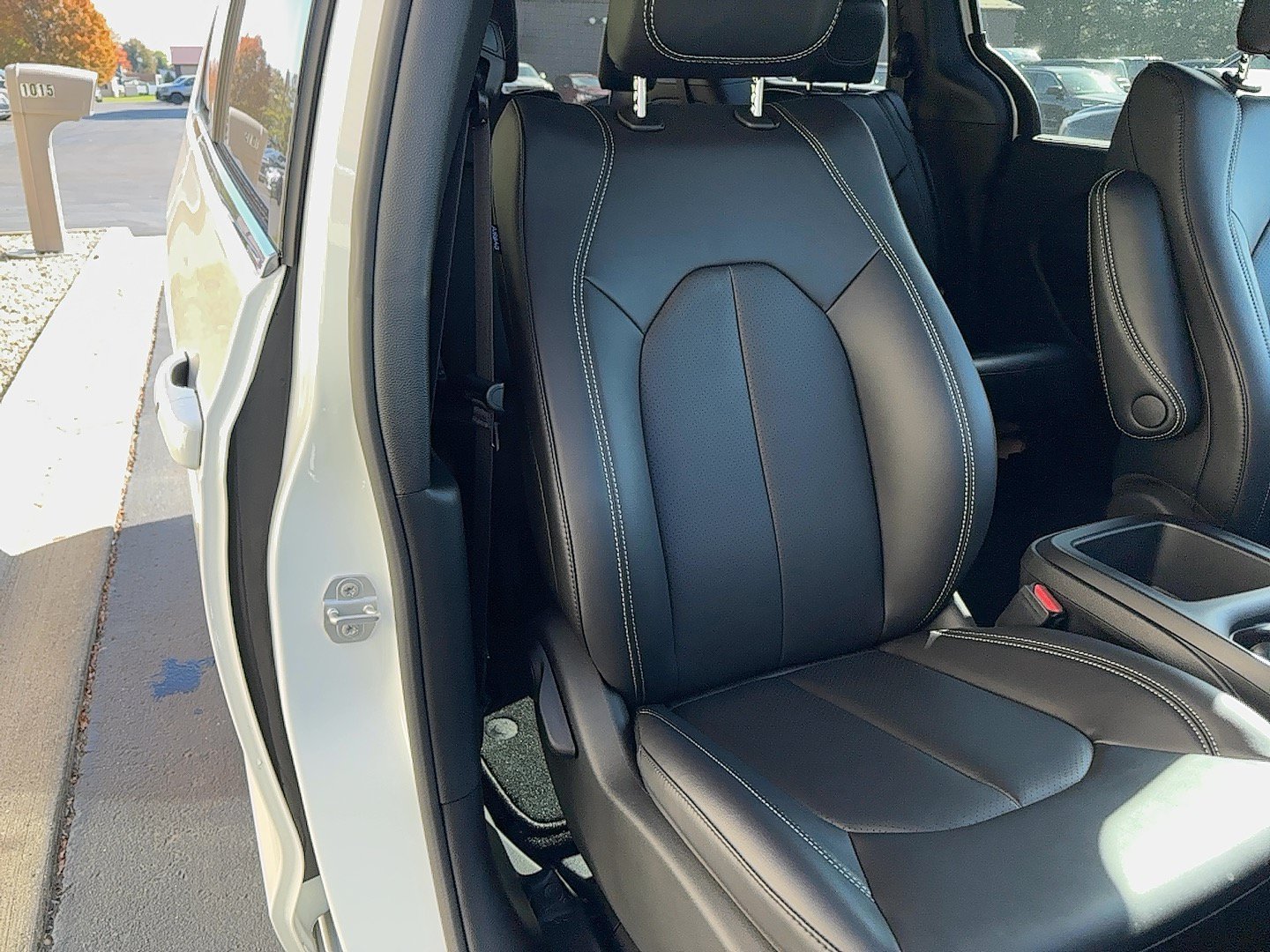 New 2026 Chrysler Pacifica Select AWD/4WD image 5