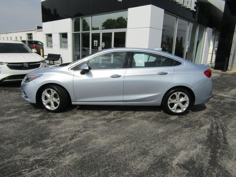 Used 2017 Chevrolet Cruze Premier image 3