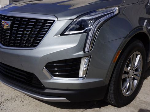 New 2025 Cadillac XT5 Luxury image 16