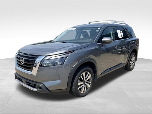 Used 2025 Nissan Pathfinder SL AWD/4WD image 4