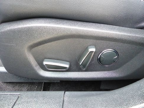 Used 2017 Ford Fusion SE w/ Equipment Group 201A FWD image 24