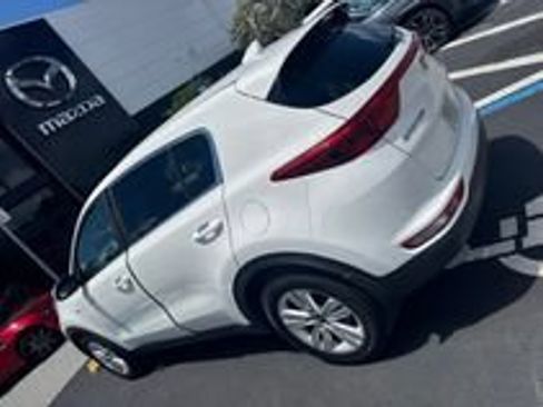 Used 2017 Kia Sportage LX AWD/4WD image 2