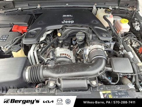 Used 2018 Jeep Wrangler Unlimited Rubicon w/ Dual Top Group image 29